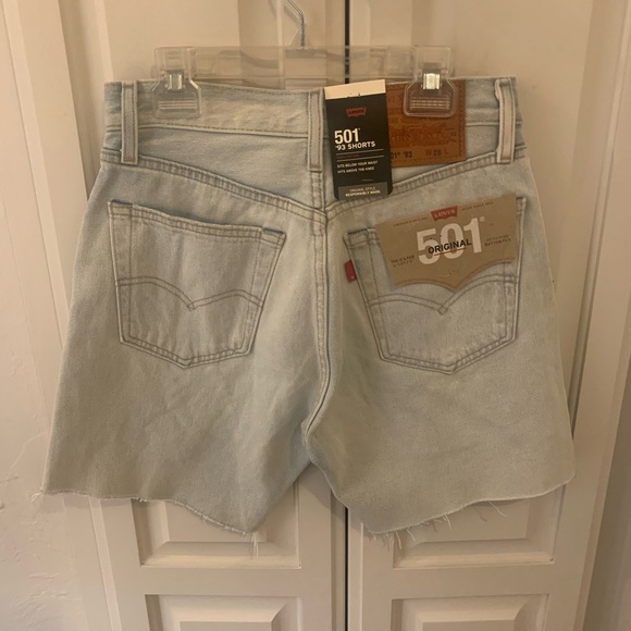 Levi’s Shorts NWOT - Picture 2 of 2